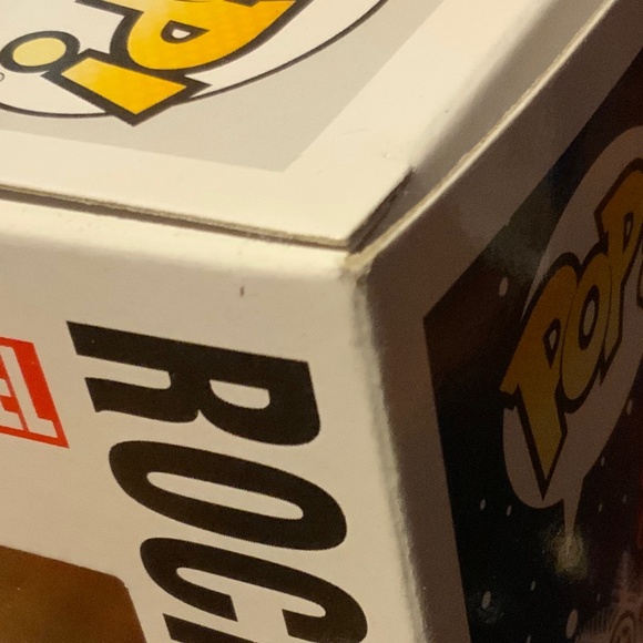 Funko POP! Rocket (Holiday) #531 (Marvel) - Picture 3 of 9
